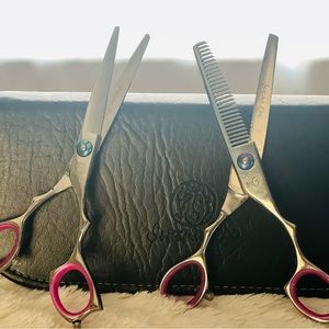 Hairdressing scissors